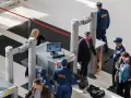 Co piszczy na bramkach na lotnisku i jak tego uniknąć?