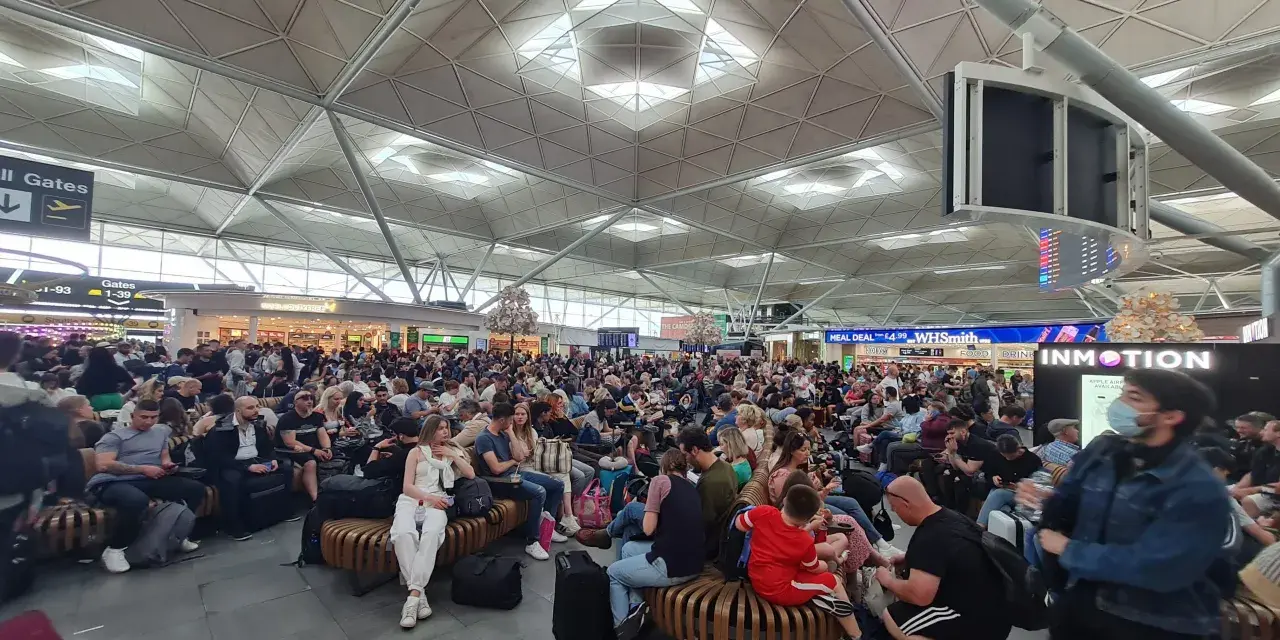 Czy lotnisko Stansted jest czynne? Sprawdź, co musisz wiedzieć!