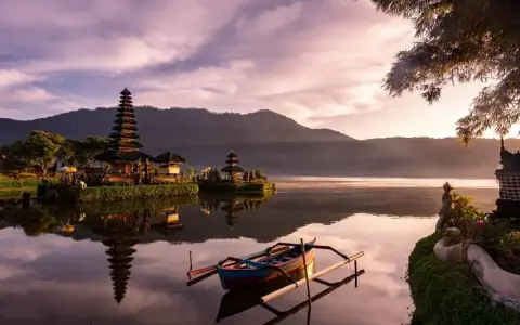 Ile trwa lot do Indonezji? Sprawdź, co wpływa na czas podróży