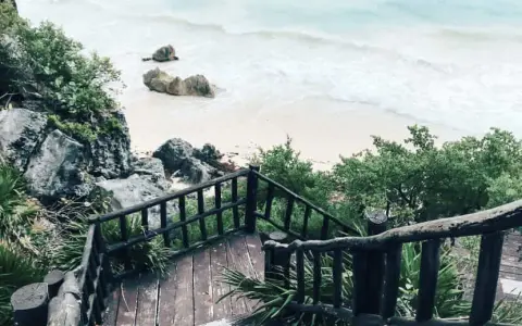 Ile trwa lot do Cancun? Sprawdź czas przelotu z Polski i więcej