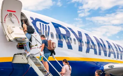 Ryanair – kto stoi za tymi liniami lotniczymi i ich historią?