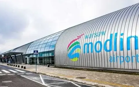 Lotnisko Modlin: Gdzie zostawić samochód i uniknąć wysokich kosztów?