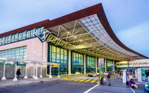 Jak dojechać z lotniska Fiumicino do Watykanu - najlepsze opcje transportu