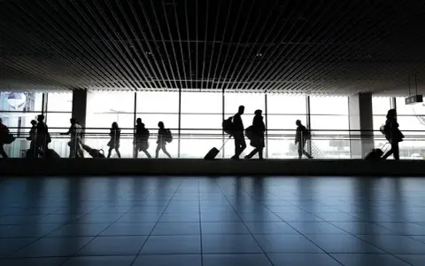 Ile trwa lot do Paryża? Poznaj zaskakujące różnice czasowe