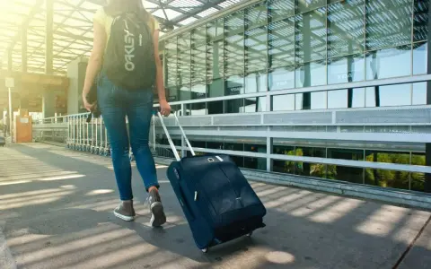 Jak dojechać z lotniska Wrocław do centrum - najlepsze opcje transportu
