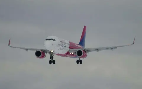 Czy można zabrać kanapki do samolotu w Wizz Air? Oto ważne zasady