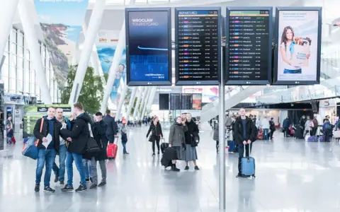 Co oznacza zamknięcie bramek na lotnisku i jak tego uniknąć