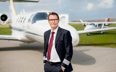 Ile zarabia pilot Ryanair w Polsce? Zaskakujące zarobki i koszty szkolenia