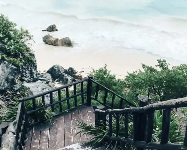 Ile trwa lot do Cancun? Sprawdź czas przelotu z Polski i więcej