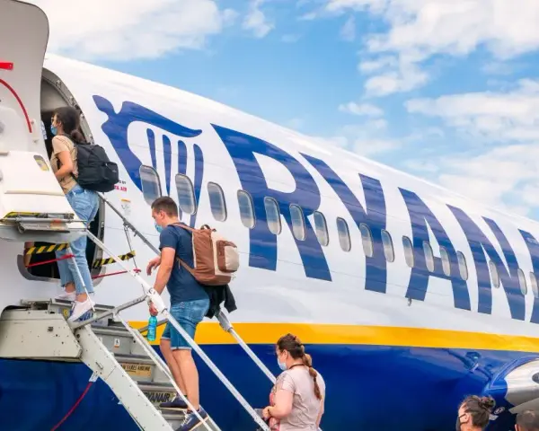 Ryanair – kto stoi za tymi liniami lotniczymi i ich historią?
