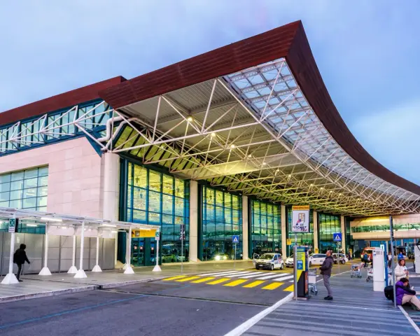 Jak dojechać z lotniska Fiumicino do Watykanu - najlepsze opcje transportu