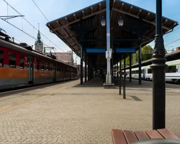 Jak dojechać z lotniska Balice do dworca - szybkie i tanie opcje