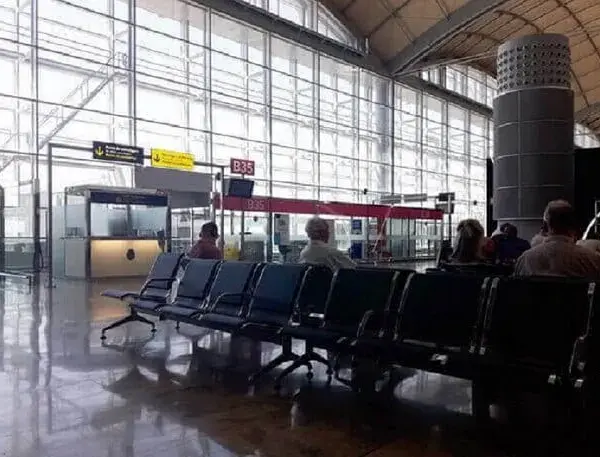 Jak dojechać z lotniska Alicante do centrum? Sprawdź najtańsze opcje