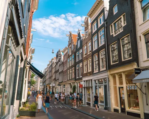 Jak dojechać z lotniska Eindhoven do Amsterdamu? Sprawdź najlepsze opcje