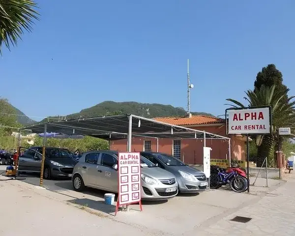 Jak dojechać z lotniska w Korfu do centrum - tanie i wygodne opcje