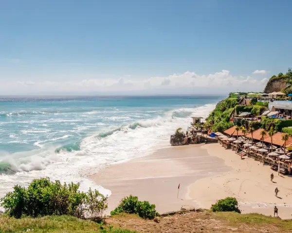 Ile trwa lot z Dubaju na Bali? Zaskakujące fakty o czasie podróży