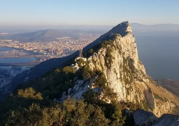 Gibraltar czy trzeba paszport? Odkryj wymagania dla podróżnych