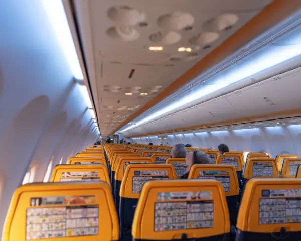 Ile jest miejsc w samolocie Ryanair? Zaskakujące fakty o pojemności