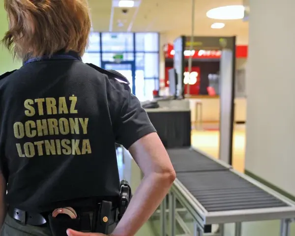 Co sprawdzają na lotnisku? Uniknij problemów i nieprzyjemności