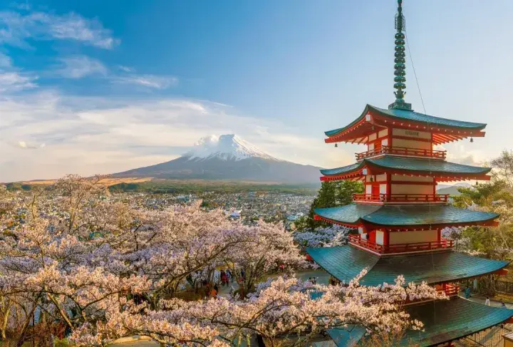Ile trwa lot do Japonii z Warszawy? Sprawdź, co warto wiedzieć