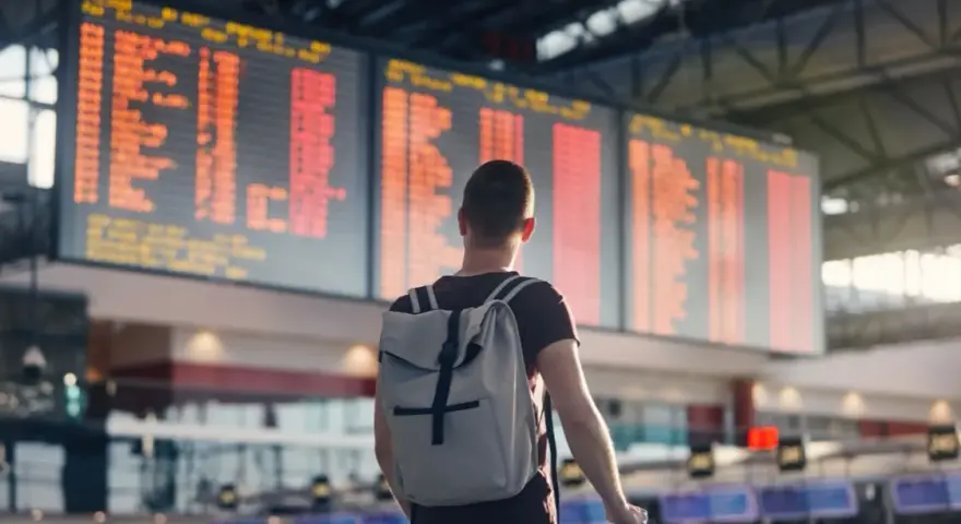 Ile przed odlotem na lotnisku lot? Kluczowe informacje dla podróżnych