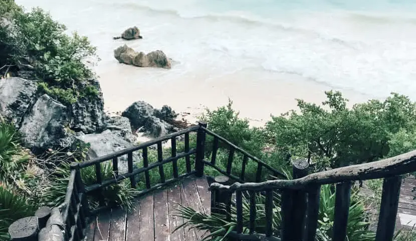 Ile trwa lot do Cancun? Sprawdź czas przelotu z Polski i więcej