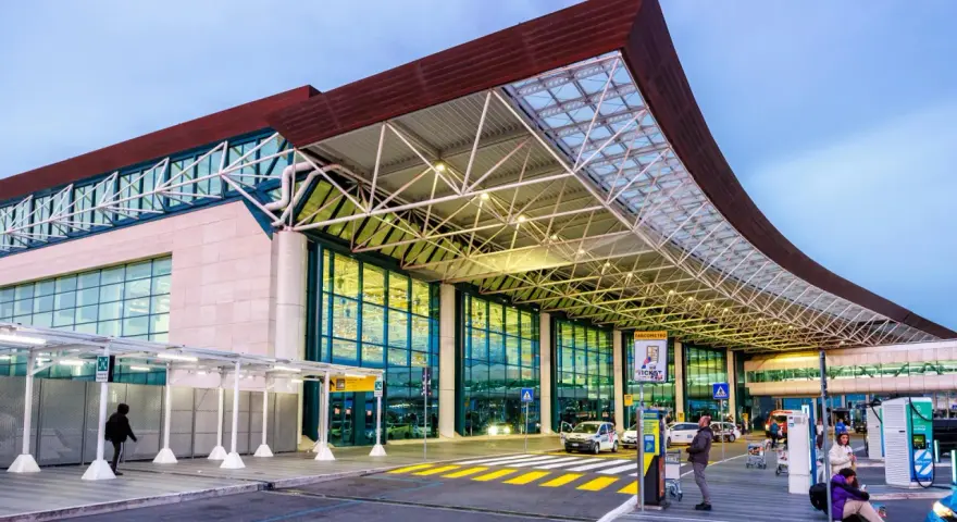 Jak dojechać z lotniska Fiumicino do Watykanu - najlepsze opcje transportu