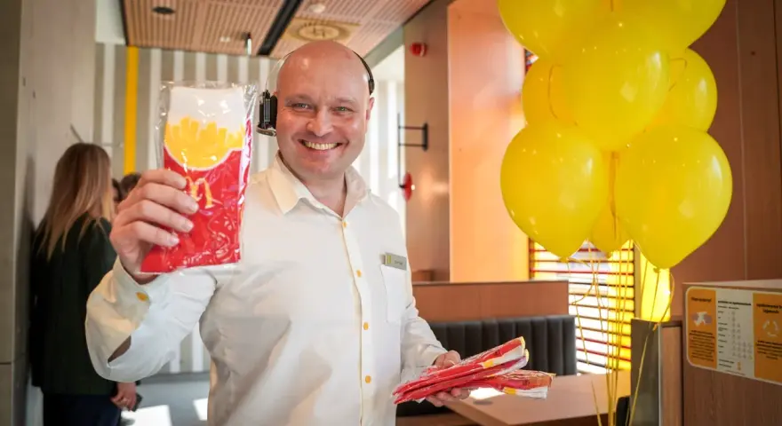 Czy na lotnisku w Katowicach jest McDonald's? Sprawdź, co oferuje