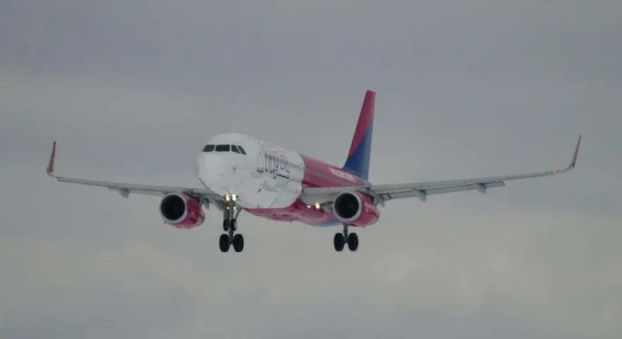 Czy można zabrać kanapki do samolotu w Wizz Air? Oto ważne zasady