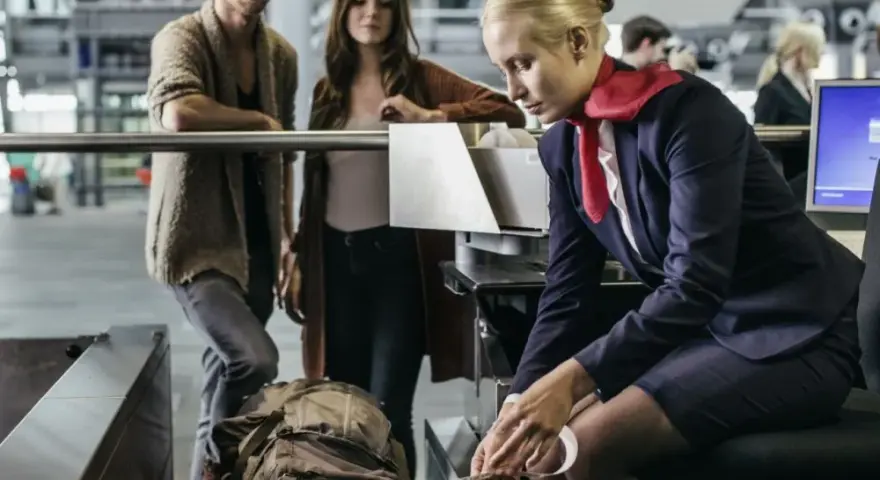 Jak zmierzyć bagaż podręczny Ryanair, aby uniknąć problemów na lotnisku
