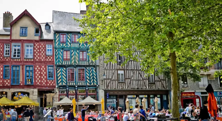Ile kosztuje lot do Francji? Sprawdź ceny i najlepsze oferty