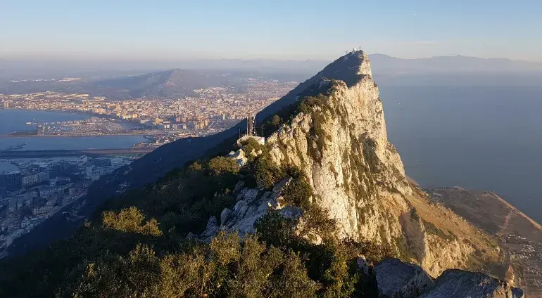 Gibraltar czy trzeba paszport? Odkryj wymagania dla podróżnych