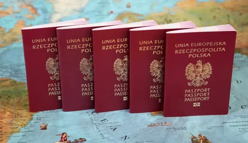 Ile kosztuje wyrobienie paszportu w ambasadzie? Sprawdź opłaty i ulgi