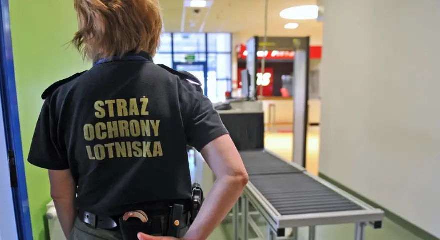 Co sprawdzają na lotnisku? Uniknij problemów i nieprzyjemności