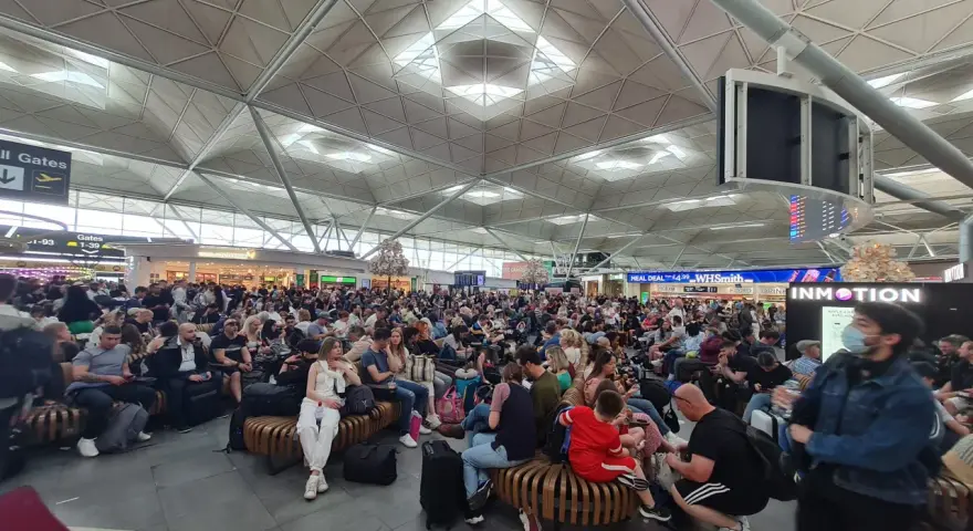 Czy lotnisko Stansted jest czynne? Sprawdź, co musisz wiedzieć!