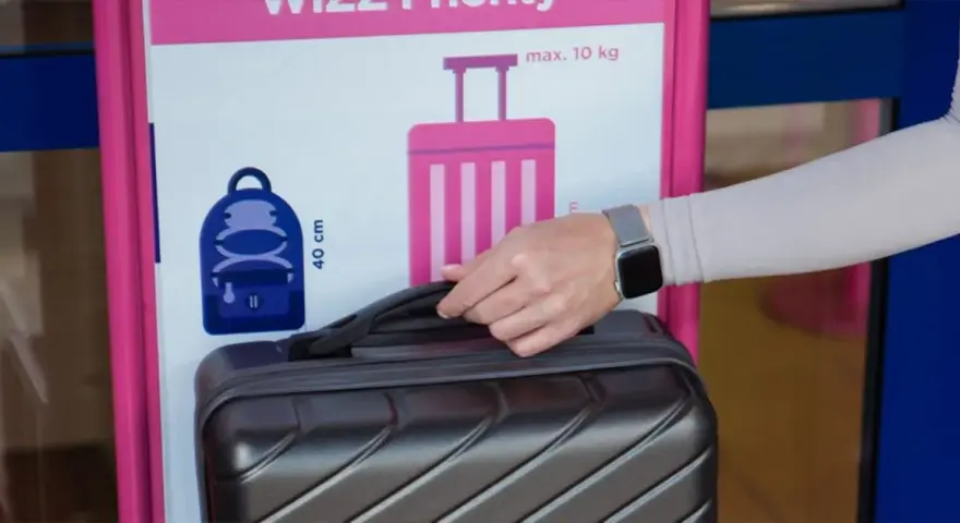 Czy można mieć nerkę w samolocie Wizz Air? Zasady i ograniczenia