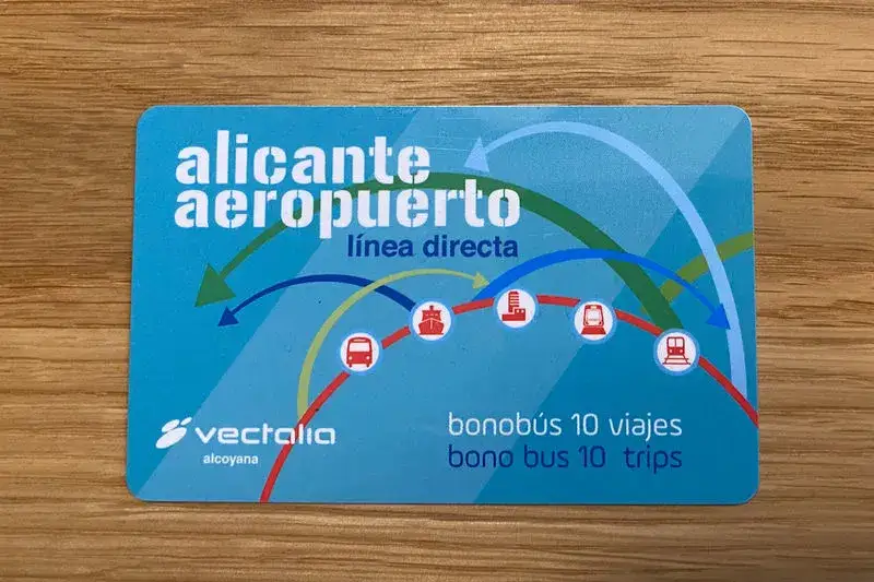 Zdjęcie Jak dojechać z lotniska Alicante do centrum? Sprawdź najtańsze opcje