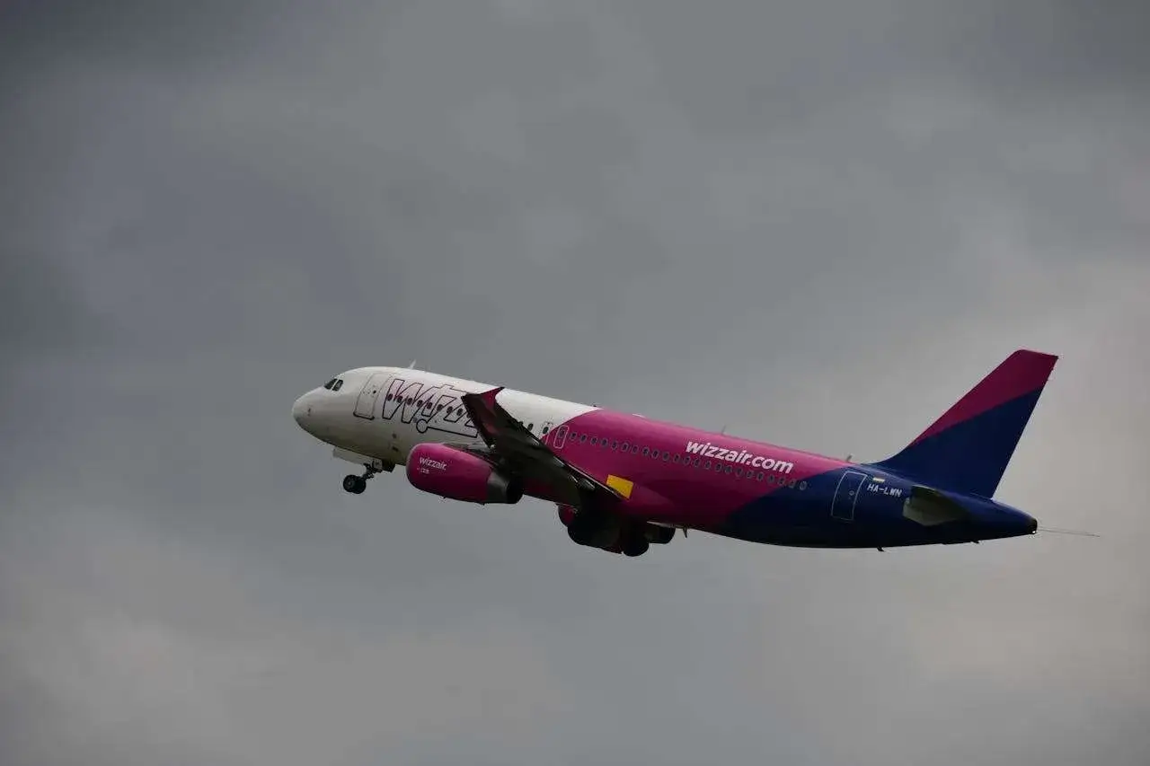 Zdjęcie Czy można zabrać kanapki do samolotu w Wizz Air? Oto ważne zasady